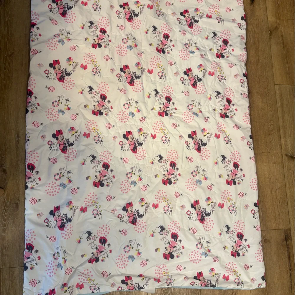 Disney Minnie Mouse and Figero Reversible Toddler Blanket